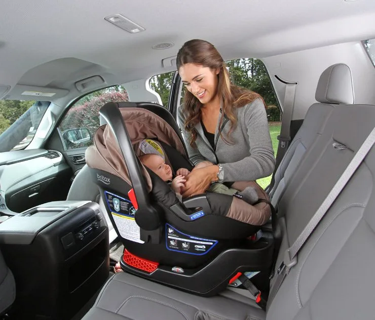 Mother sets Infant Car Seat